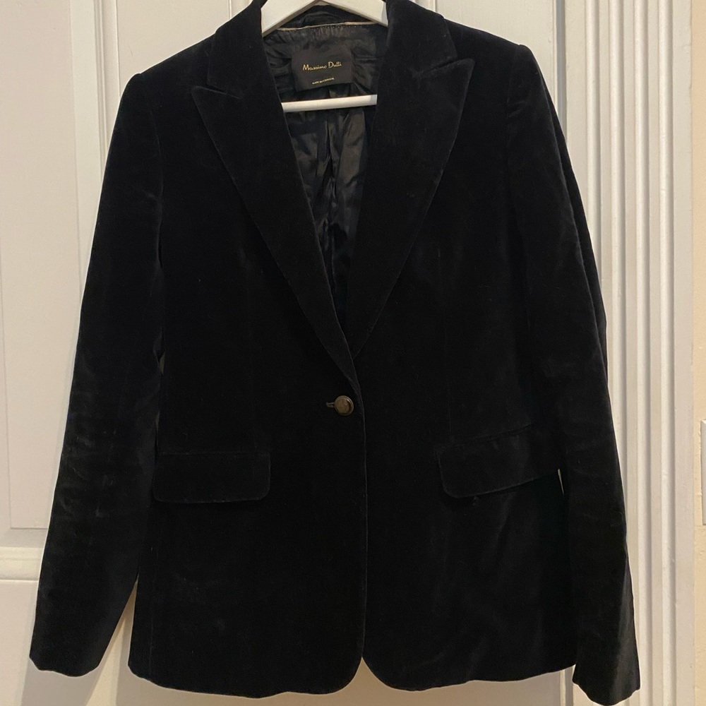Massimo Dutti Black Velvet Blazer. Size 6. Very good condition.